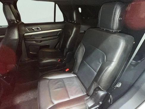 Used 2018 Ford Explorer XLT w/ Equipment Group 202A image 14