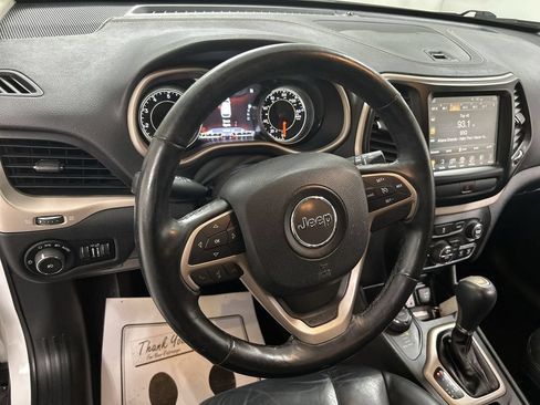 Used 2017 Jeep Cherokee Limited AWD/4WD image 4