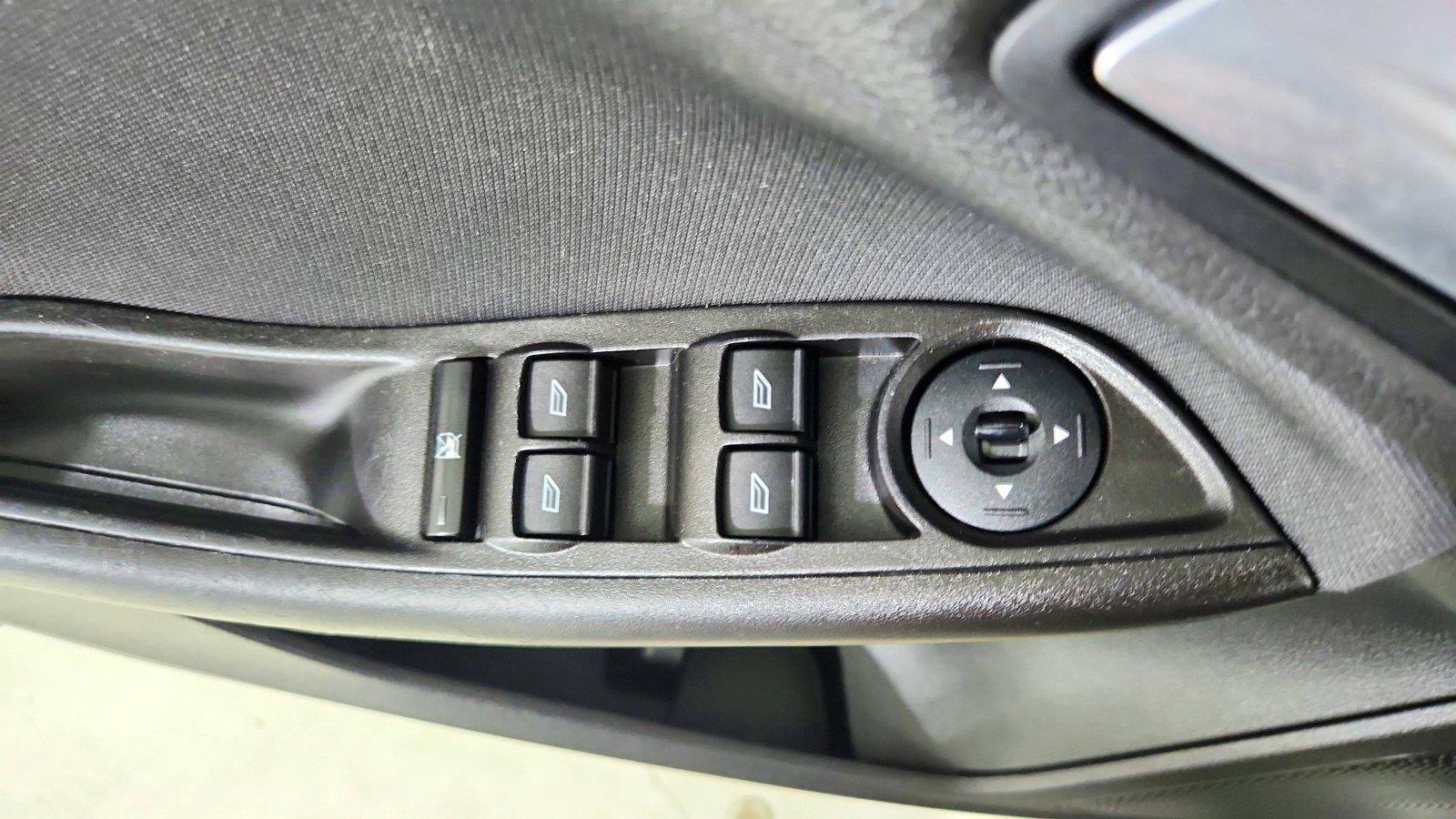 Used 2018 Ford Focus SE FWD image 29