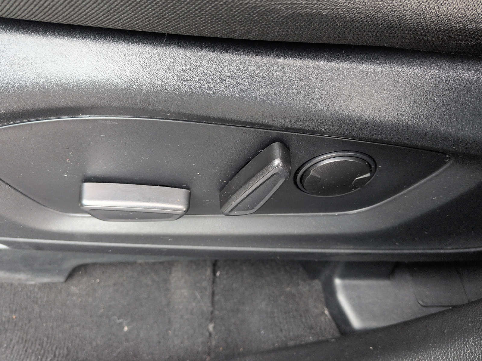 Used 2023 Ford Explorer XLT AWD/4WD image 14