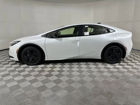 New 2026 Toyota Prius SE image 2