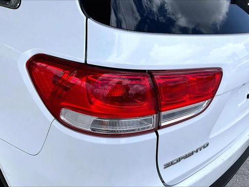 Used 2017 Kia Sorento LX image 20
