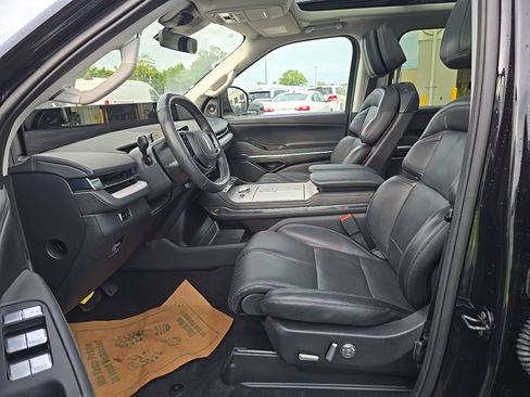 Used 2025 Lincoln Navigator L Reserve AWD/4WD image 14