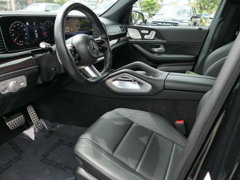 Used 2025 Mercedes-Benz GLS 450 4MATIC image 10