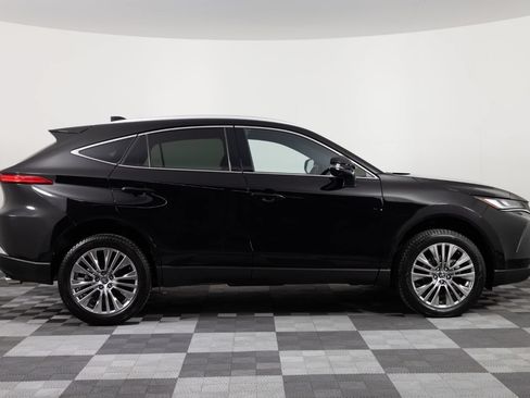Used 2024 Toyota Venza XLE AWD/4WD image 9