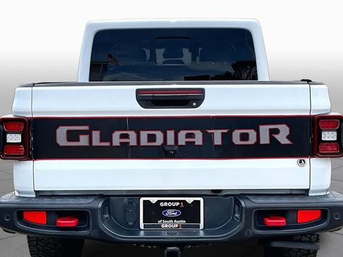 Used 2020 Jeep Gladiator Rubicon AWD/4WD image 5