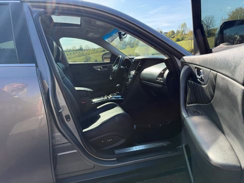 Used 2010 INFINITI FX35 AWD w/ Navigation Pkg image 24