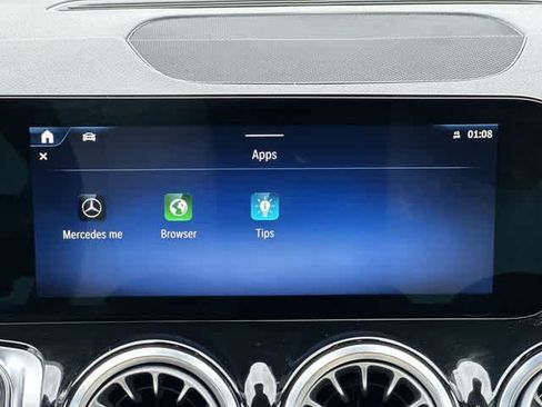 Used 2025 Mercedes-Benz GLB 250 4MATIC image 13