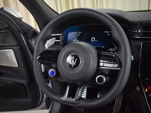 Used 2025 Maserati Grecale Modena AWD/4WD image 25