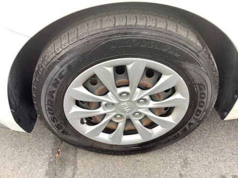 Used 2021 Kia Forte Sedan image 17