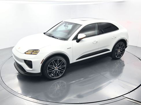 Used 2025 Porsche Macan Electric image 29