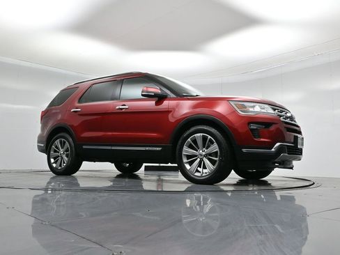 Certified 2018 Ford Explorer Limited w/ Ford Safe & Smart Package image 4