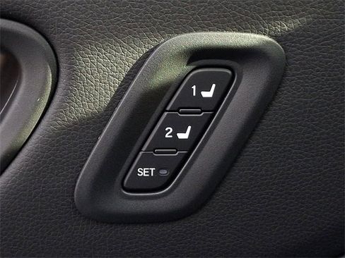 Certified 2025 Honda Pilot Black Edition image 30