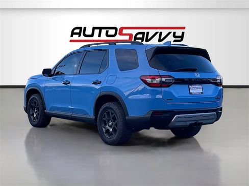 Used 2025 Honda Pilot TrailSport image 5
