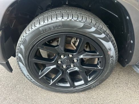 Used 2022 RAM 1500 Laramie AWD/4WD image 38