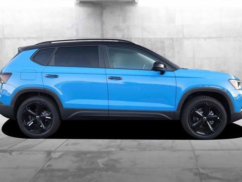 New 2025 Volkswagen Taos SE image 5