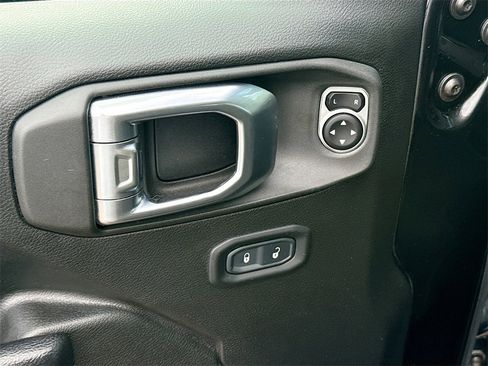 Used 2023 Jeep Wrangler Unlimited w/ Cold Weather Group image 18