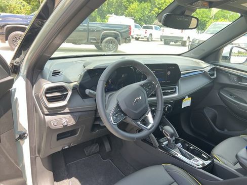 Used 2025 Chevrolet TrailBlazer ACTIV w/ Convenience Package FWD image 10
