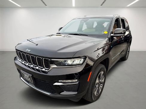 Used 2022 Jeep Grand Cherokee Limited 4xe image 2