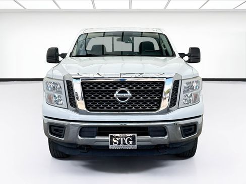 Used 2017 Nissan Titan SV RWD image 2
