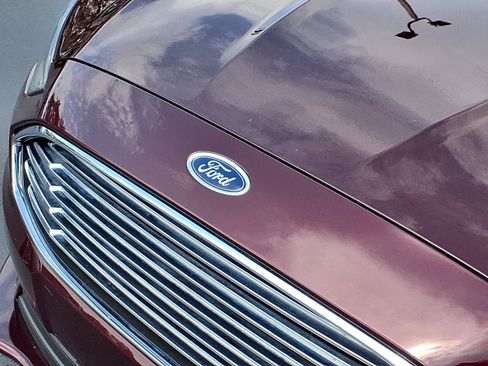 Used 2018 Ford Fusion SE w/ Fusion SE Technology Package FWD image 29