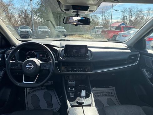 Used 2024 Nissan Rogue SV image 16