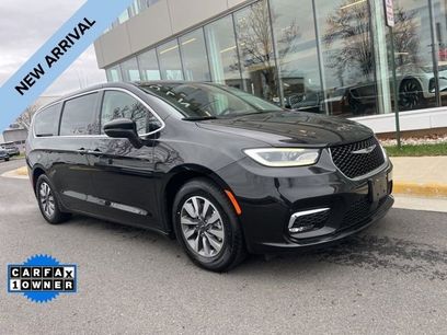 Used 2023 Chrysler Pacifica Touring-L