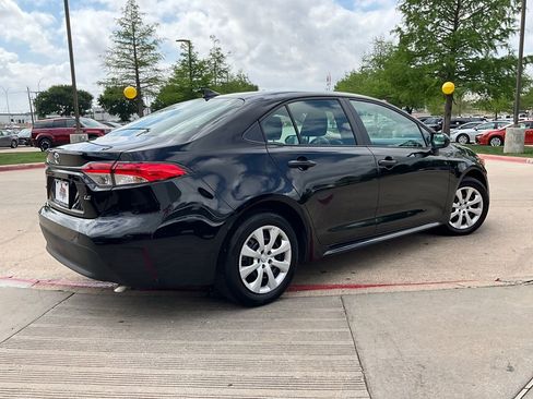 Used 2025 Toyota Corolla LE image 6