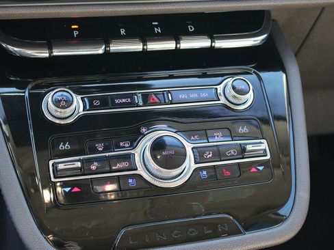 Used 2020 Lincoln Corsair AWD w/ Premium Package image 17