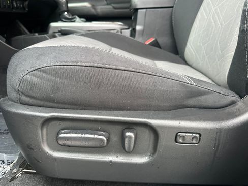 Used 2021 Toyota Tacoma TRD Sport w/ Technology Package image 13