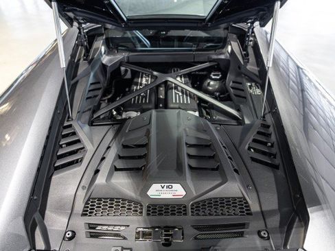 Used 2021 Lamborghini Huracan EVO RWD image 29