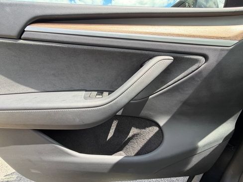 Used 2024 Tesla Model Y Long Range AWD/4WD image 26