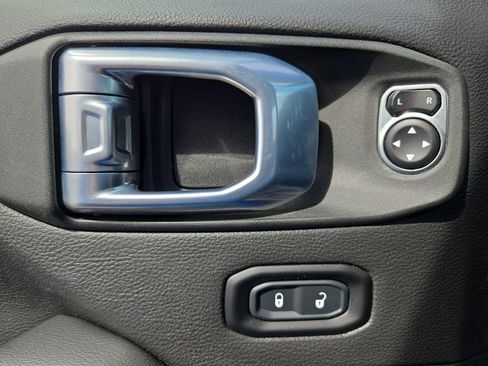 Used 2021 Jeep Wrangler Unlimited Sahara w/ Cold Weather Group image 18