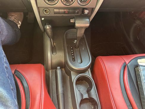 Used 2008 Jeep Wrangler Unlimited Sahara w/ Dual Top Group AWD/4WD image 14