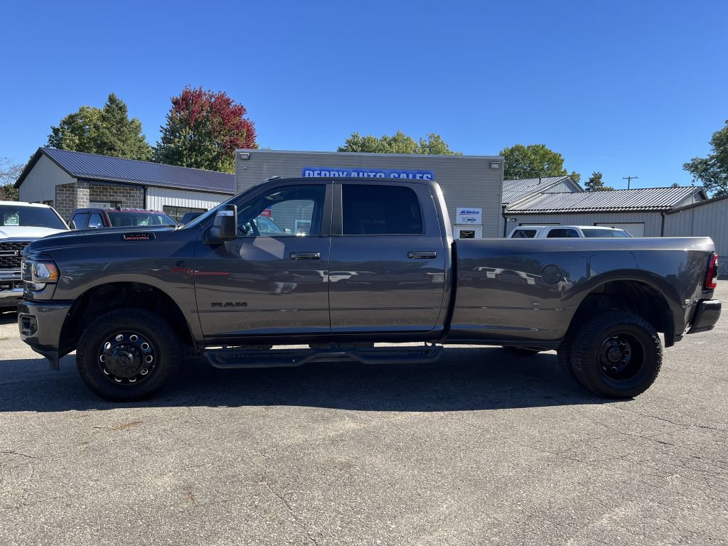 Used 2024 RAM 3500 Big Horn w/ Night Edition AWD/4WD image 1