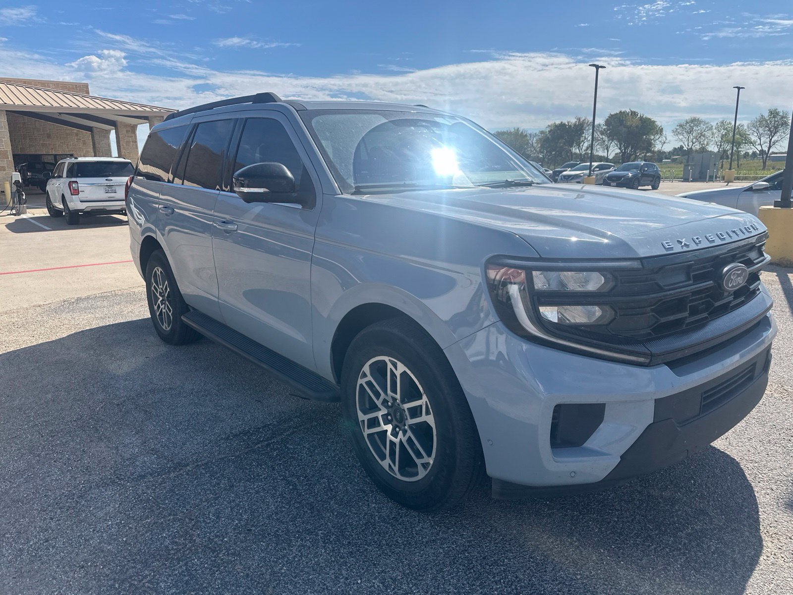Used 2025 Ford Expedition Active RWD image 6
