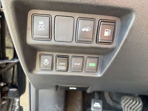 Used 2018 Nissan Rogue SV w/ Premium Package AWD/4WD image 8