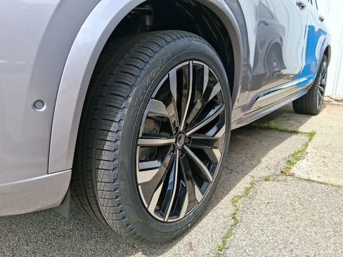 New 2026 Volvo XC90 B5 Plus w/ Protection Package Premier AWD/4WD image 4