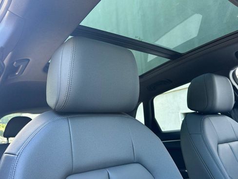 New 2025 Audi Q3 2.0T Premium image 16