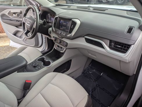 Used 2022 GMC Terrain SLE w/ Driver Convenience Package image 24