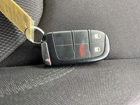 Used 2023 Jeep Renegade Latitude image 35