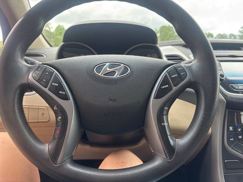 Used 2016 Hyundai Elantra SE w/ Option Group 02 FWD image 13