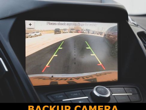 Used 2019 Ford Escape SE image 2