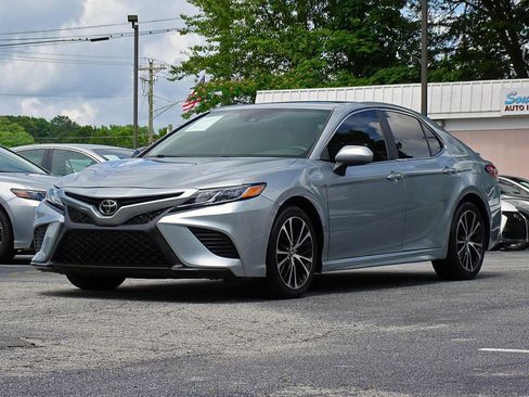 Used 2020 Toyota Camry SE FWD image 8