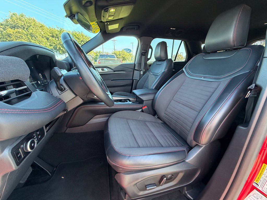 Used 2025 Ford Explorer ST-Line w/ ST-Line Street Pack AWD/4WD image 22