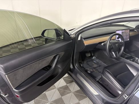 Used 2019 Tesla Model 3 Performance image 12
