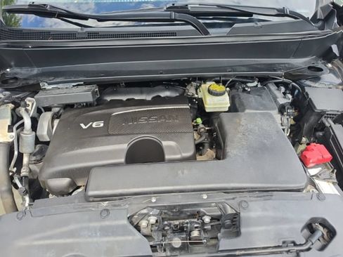 Used 2018 Nissan Pathfinder Platinum AWD/4WD image 10