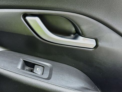 Used 2018 Hyundai Elantra GT FWD image 28