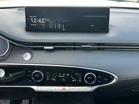 Used 2025 Genesis GV70 2.5T image 14