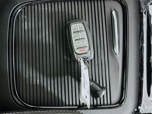 New 2026 Chrysler Pacifica Limited image 20